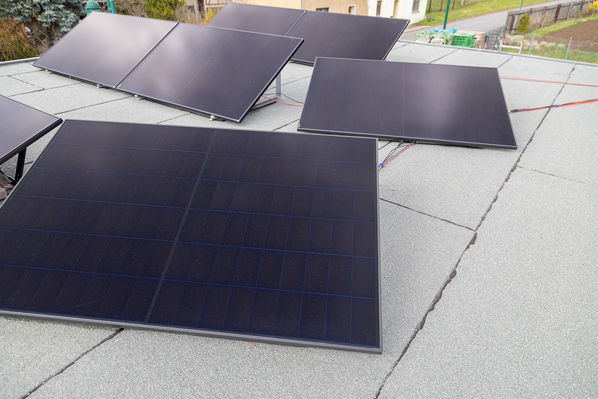 Solarpanels auf dem Flachdach