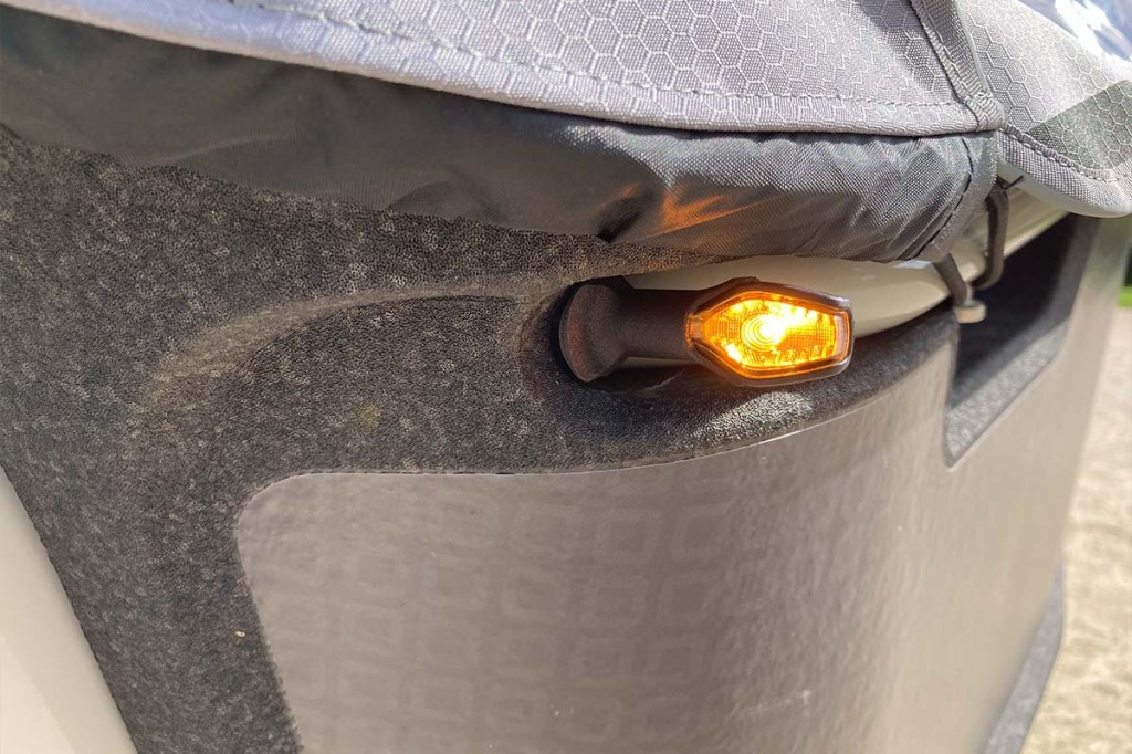 Nahaufnahme Frontblinker an einem Cargo-E-Bike