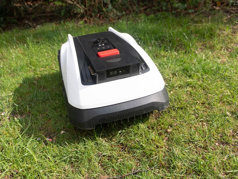 Der Ecovacs Goat O800RTK in der Frontansicht