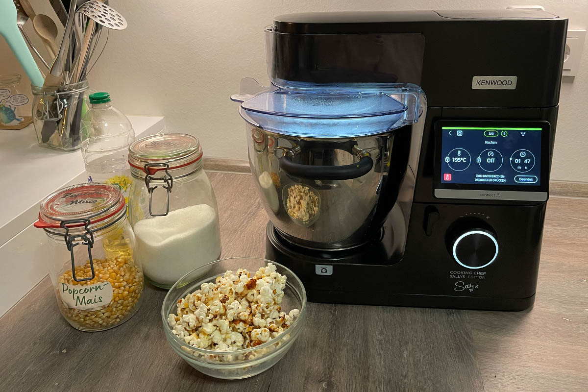 Popcorn und Zutaten neben dem Kenwood Cooking Chef in der Sallys Edition.