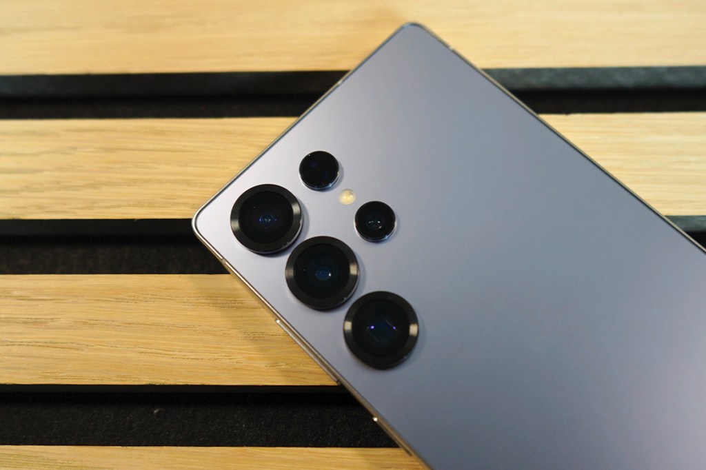 Detailaufnahme des Kamera-Moduls des Samsung Galaxy S25 Ultra.