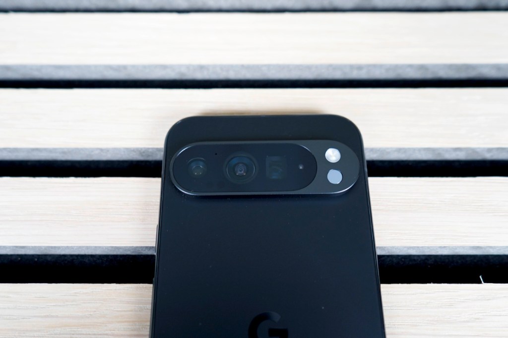 Detailaufnahme des Kamera-Moduls des Pixel 9 Pro XL.
