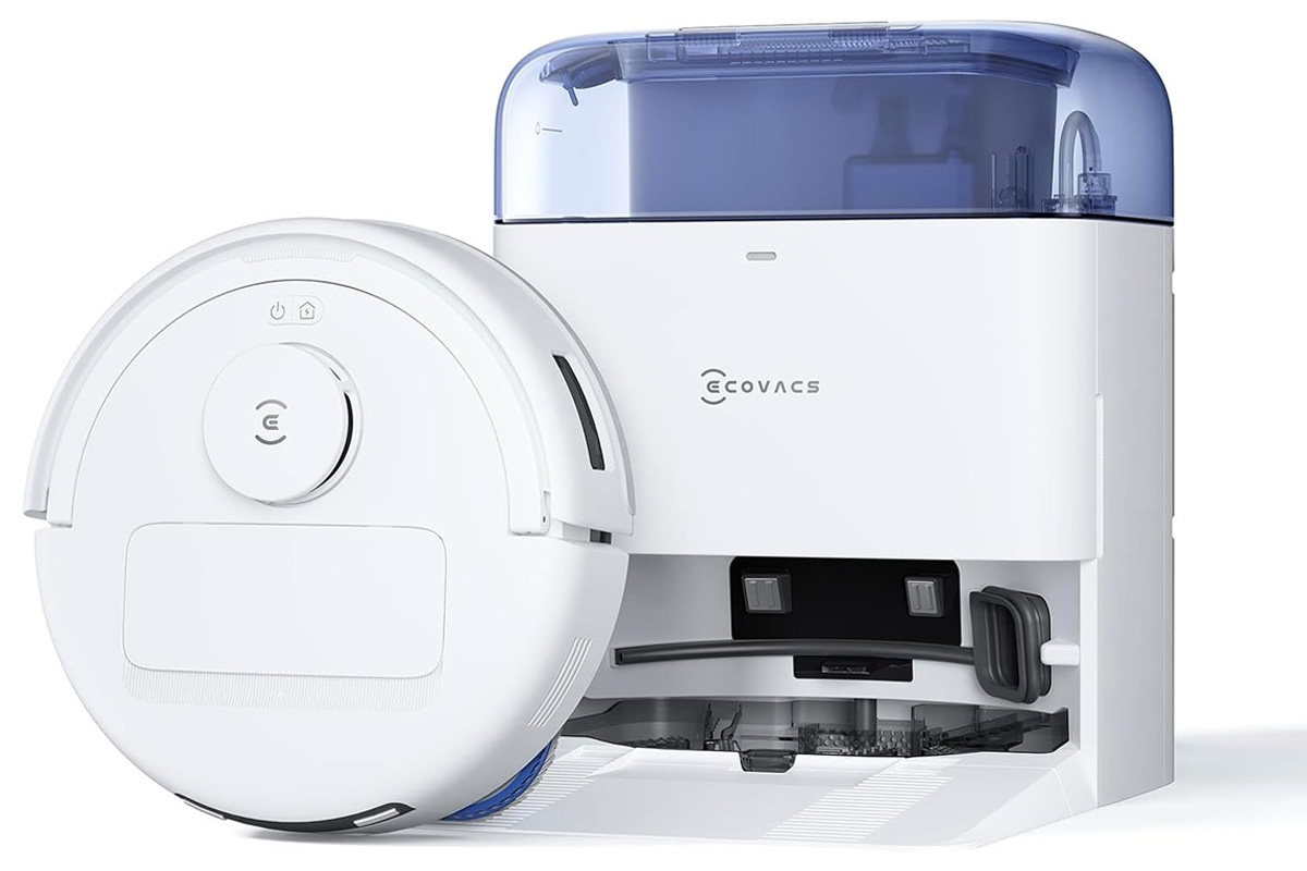 Der Deebot mini von Ecovacs in weiß mit blauem Wasserbehälter. Hintergrund weiß