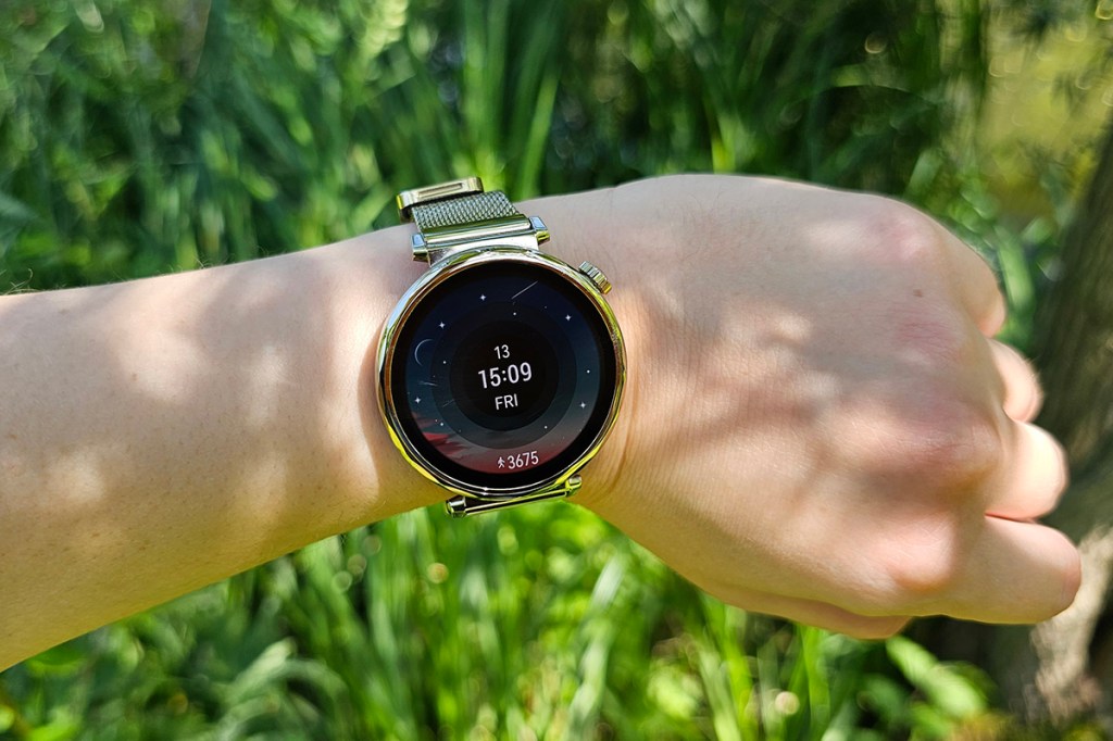 Smartwatch an Handgelenk