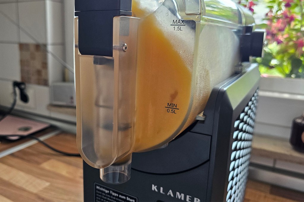 Slush-Eis dreht sich in der Maschine