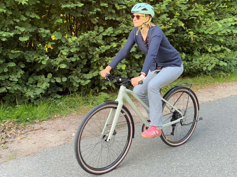 Rose Sneak 3 EQ im Praxistest: Das Citybike, das Gravel-Gefühle weckt