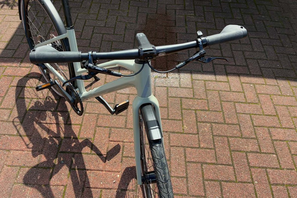 Blick von vorne auf ein Fahrrad