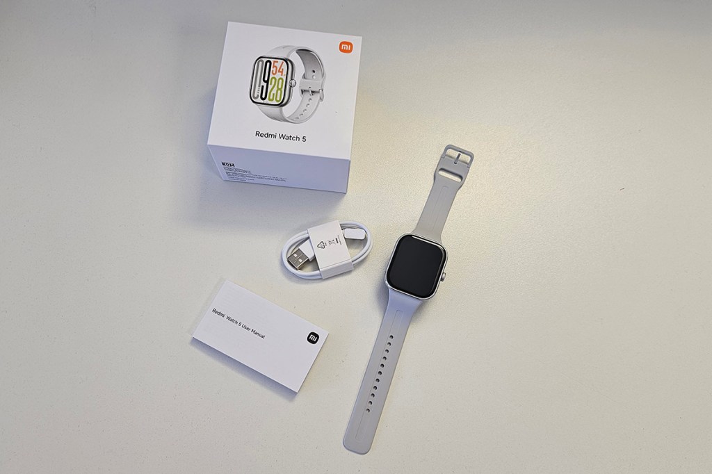 Xiaomi Redmi Watch 5 auf Tisch