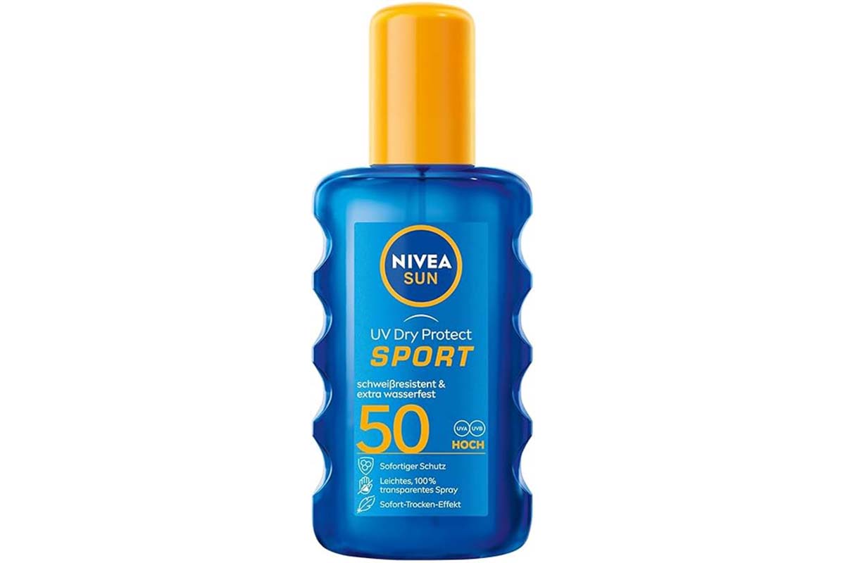 Sonnenspray von Nivea auf weißem Grund
