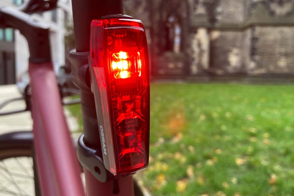 leuchtendes Rücklicht an einem Fahrrad
