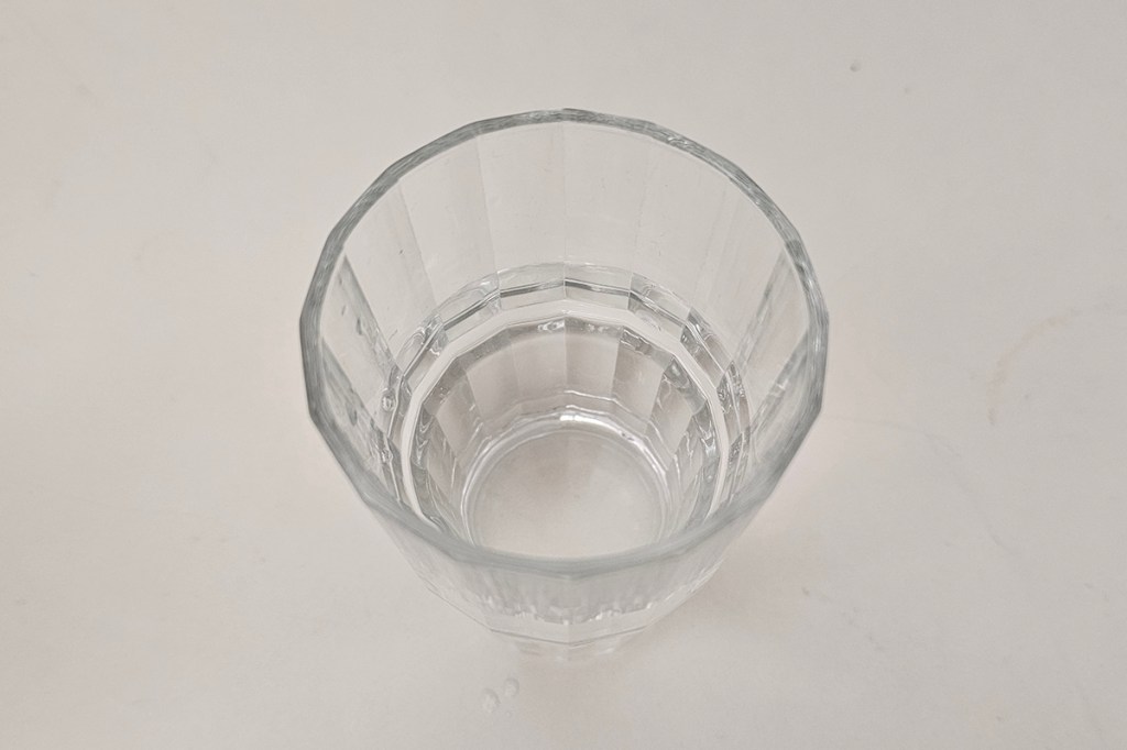 Glas mit Wasser