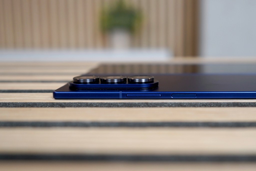 Detailaufnahme des Kameramoduls des Samsung Galaxy Z Fold6.
